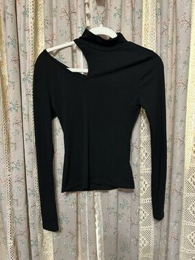 2/$28 Soft Dark Minimalist Cutout Mock Neck Top Black Ribbed Fitted Small